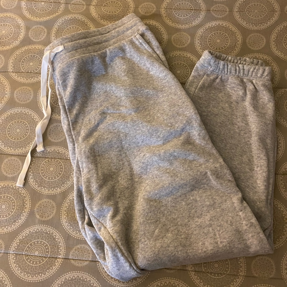 Light grey sweatpants